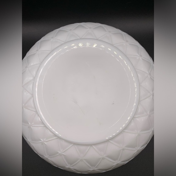 Milk Glass Serving Bowl Vegetable Quilted Star 7.5” Scalloped Edge Pattern VTG - Picture 2 of 7